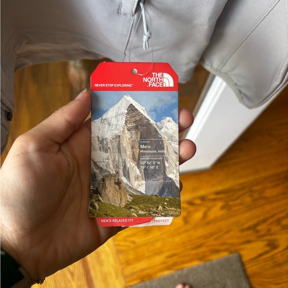 The North Face Men's Light Gray Performance Jacket - Picture 5 of 6